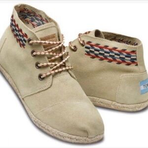 Toms Beige Sand  Lace Up Ankle Tribal Moccasin Embroidered Aztec Chukka Boots